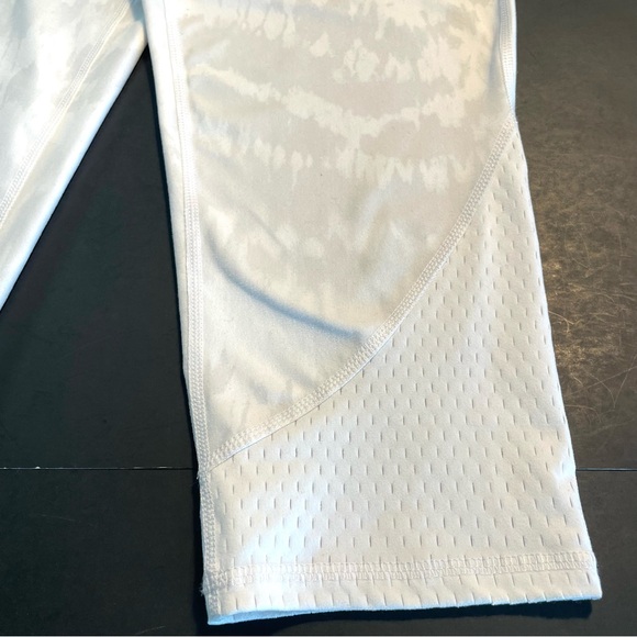 DSG white Leggins cropped, size medium - Picture 3 of 9